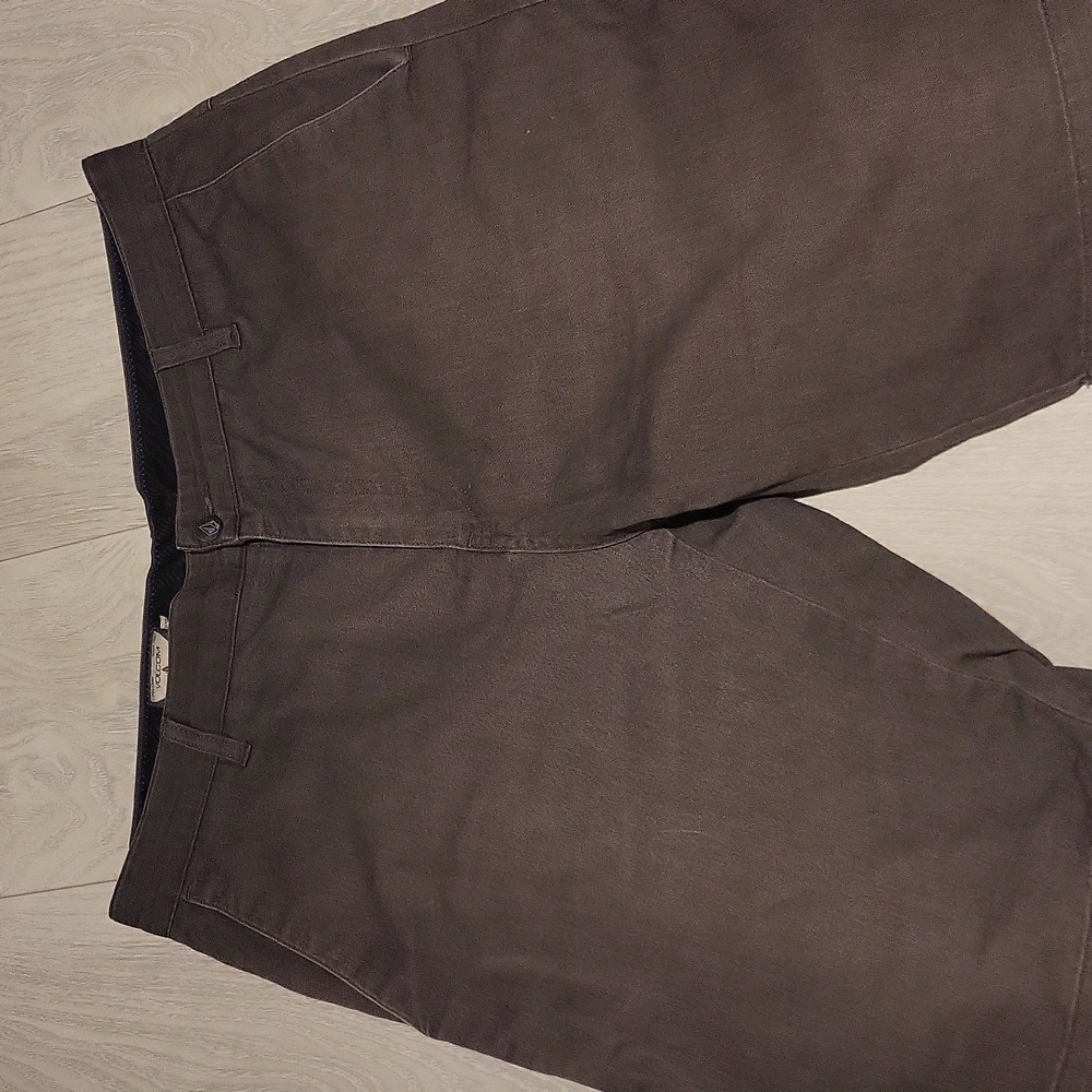 Volcom shorts size 34